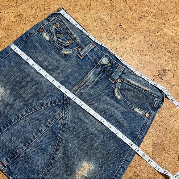 True Religion Distressed Joey Denim Jeans Skirt Sz 30 - Picture 7 of 10